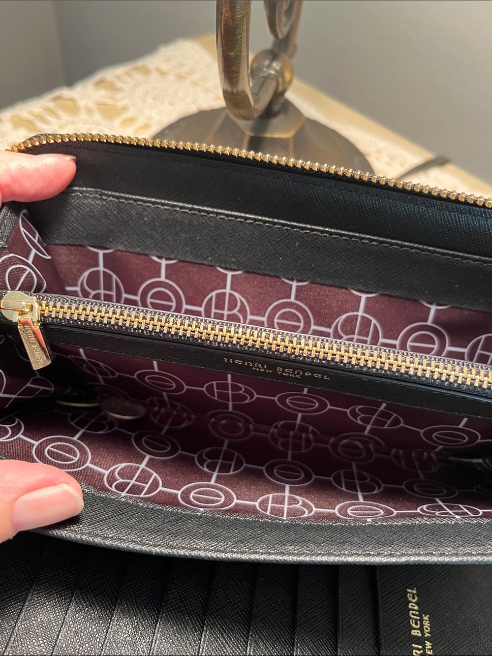 Henri Bendel Black Saffiano Leather Long Wallet Bright Gold Zip Closure Gorgeous - Picture 2 of 10